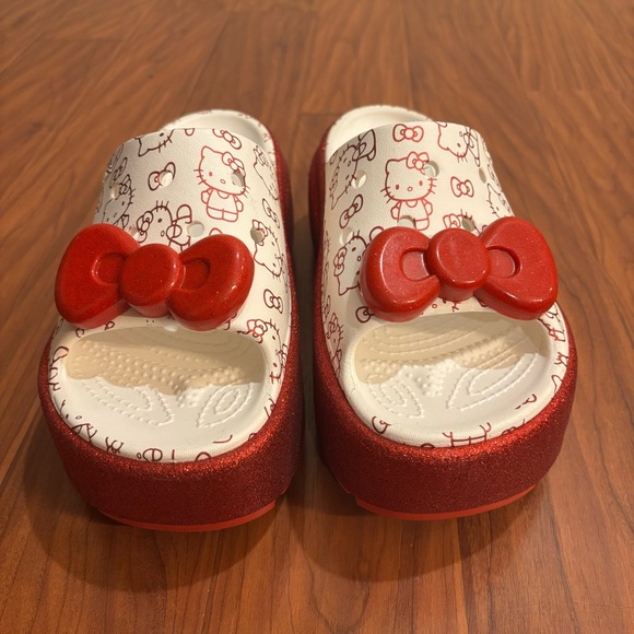 Crocs Hello Kitty Red Glitter Platform Shoes with Bow Detail Size 5 - Picture 3 of 7